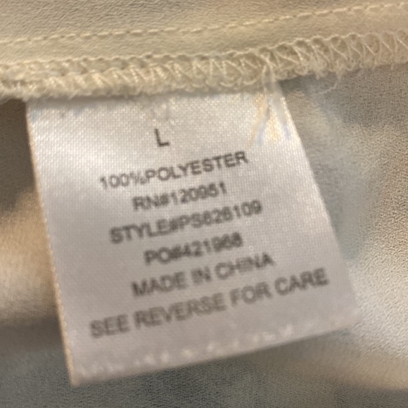 Super soft, lined sleeveless summer blouse with V neck in excellent condition. - Picture 6 of 7